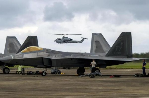 启灯网 美军F-35逼近 委内瑞拉能否应对 反毒还是威慑？